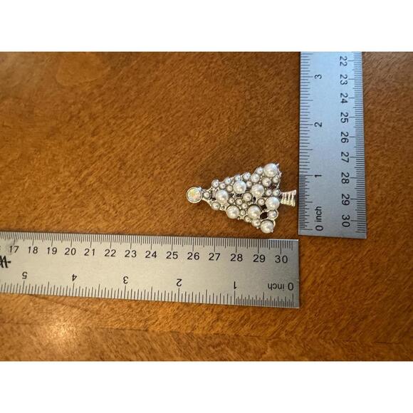 Pearl and Rhinestone Christmas Tree Brooch Pin - Picture 3 of 3